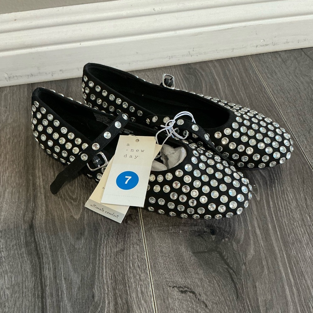 Women’s  Issa Rhinestone Ballet Flat. - Picture 5 of 16